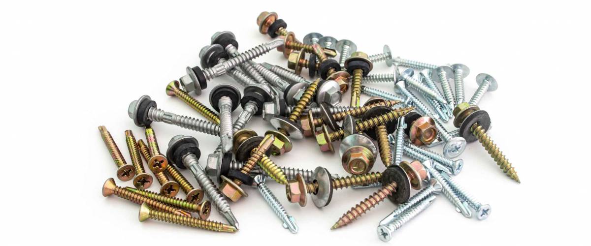 different screws in a pile