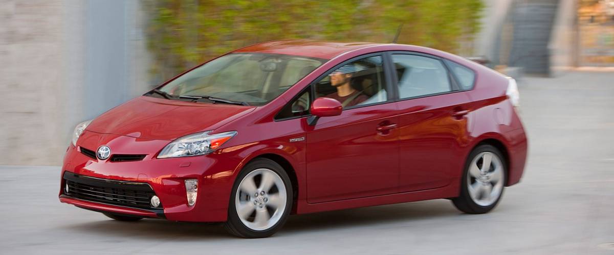 2015 Toyota Prius in red