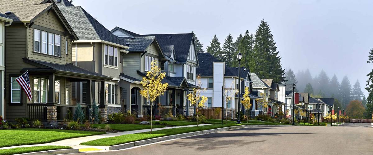 New and comfortable neighborhood. Townhouses, houses, on empty streets.