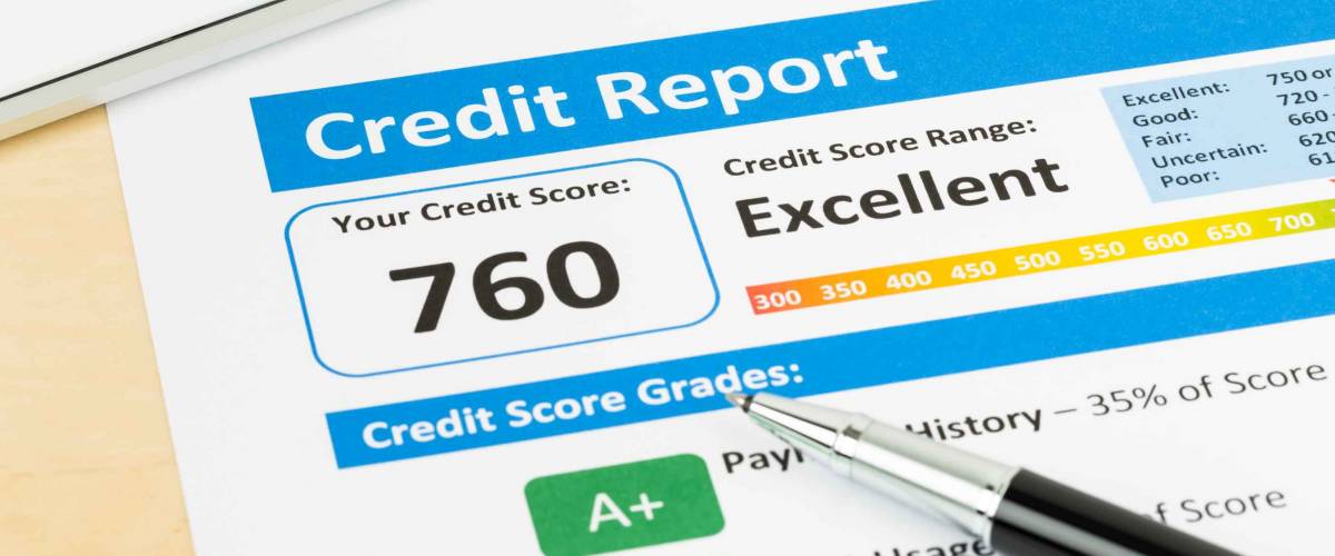 Excellent credit score report with keyboard and pen