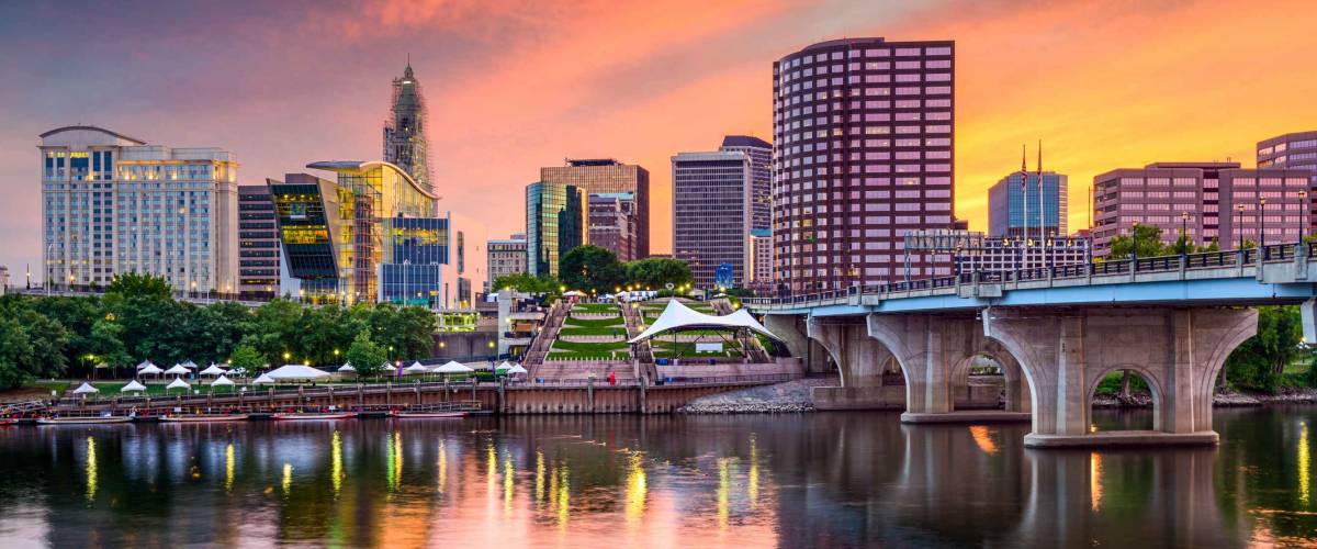 Hartford, Connecticut, USA downtown skyline.
