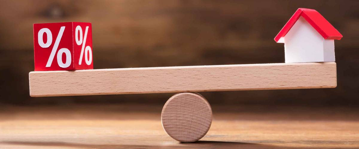 Balancing Of Percentage Red Block And House Model On The Small Seesaw
