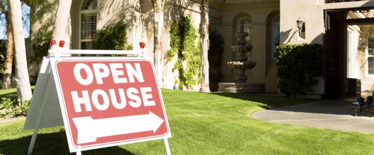 Open House Sign in Front Yard