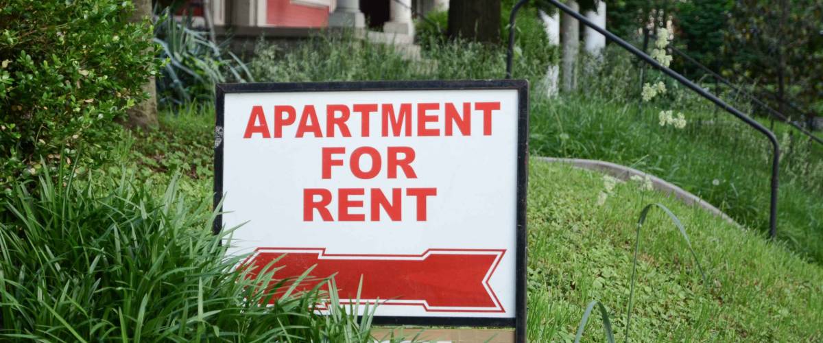 Apartment for rent sign displayed on residental street