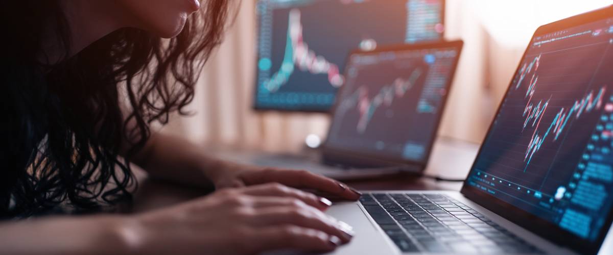 Woman looks at stock markets on the computer