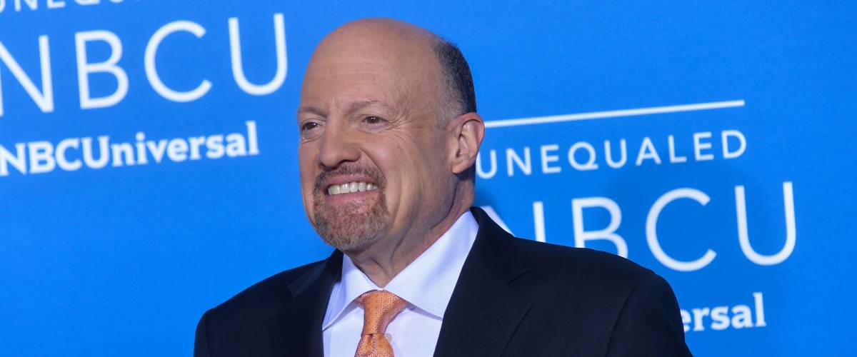 Jim Cramer poses at 2017 NBC Upfronts.