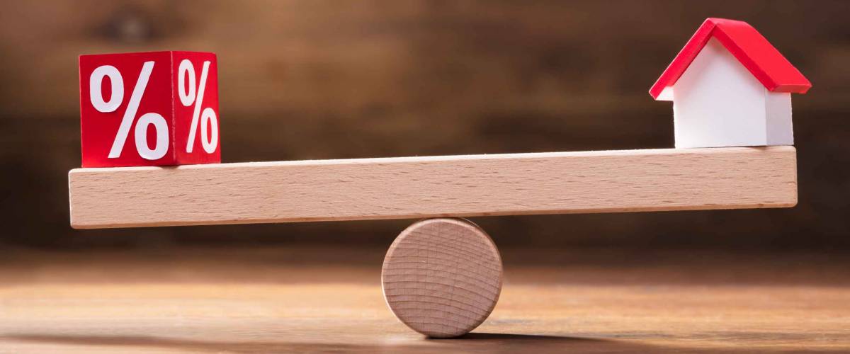 Balancing Of Percentage Red Block And House Model On The Small Seesaw