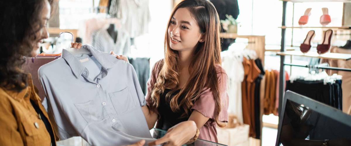 shopping customer returning product to retail employee.