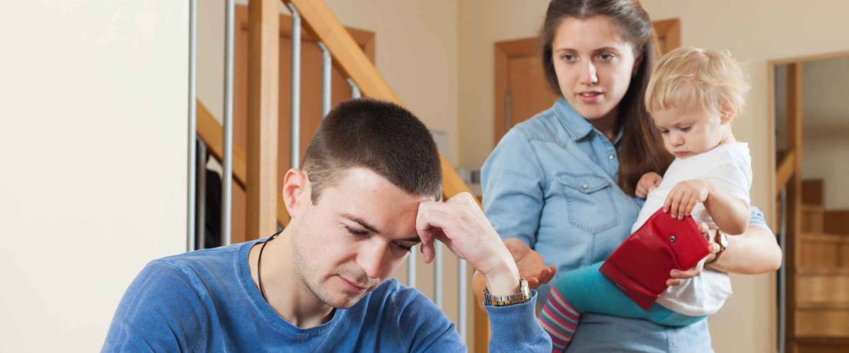 Quarrel in the family over money at home