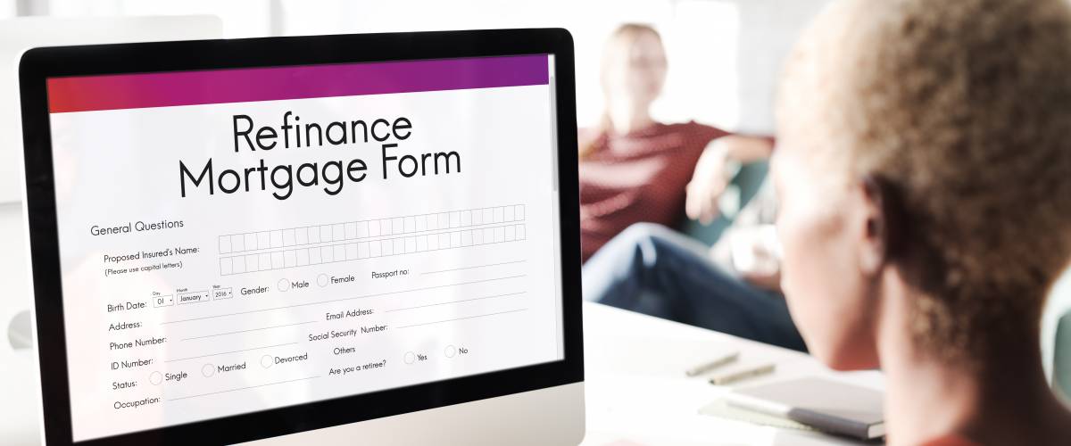 Woman refinancing mortgage online