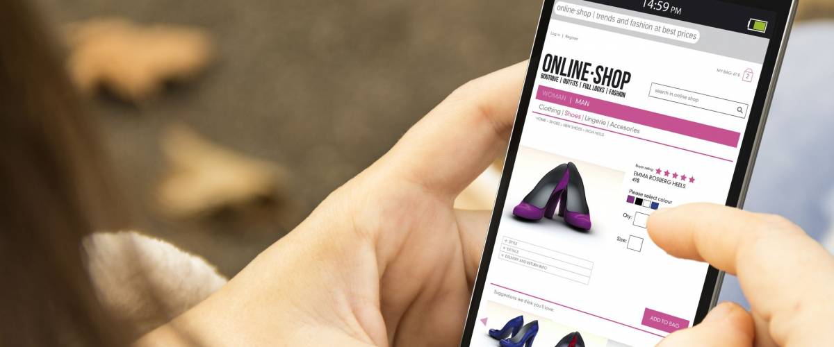 business and modern lifestyle concept: young woman shopping online at the park