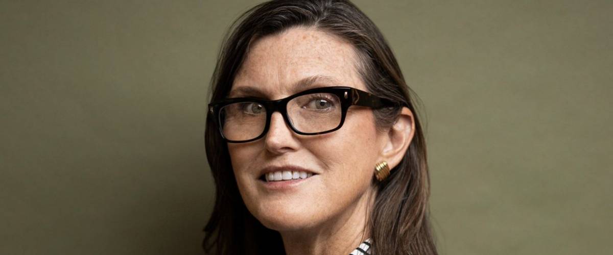 Cathie Wood headshot photo