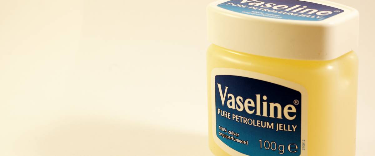 Vaseline petroleum jelly
