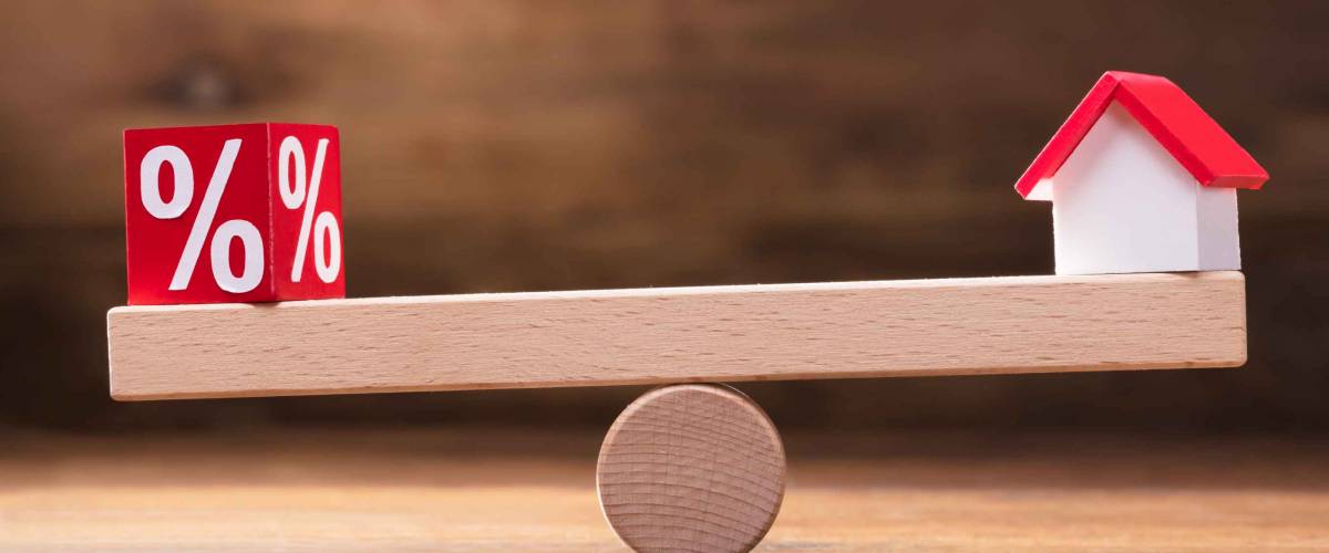 Balancing Of Percentage Red Block And House Model On The Small Seesaw