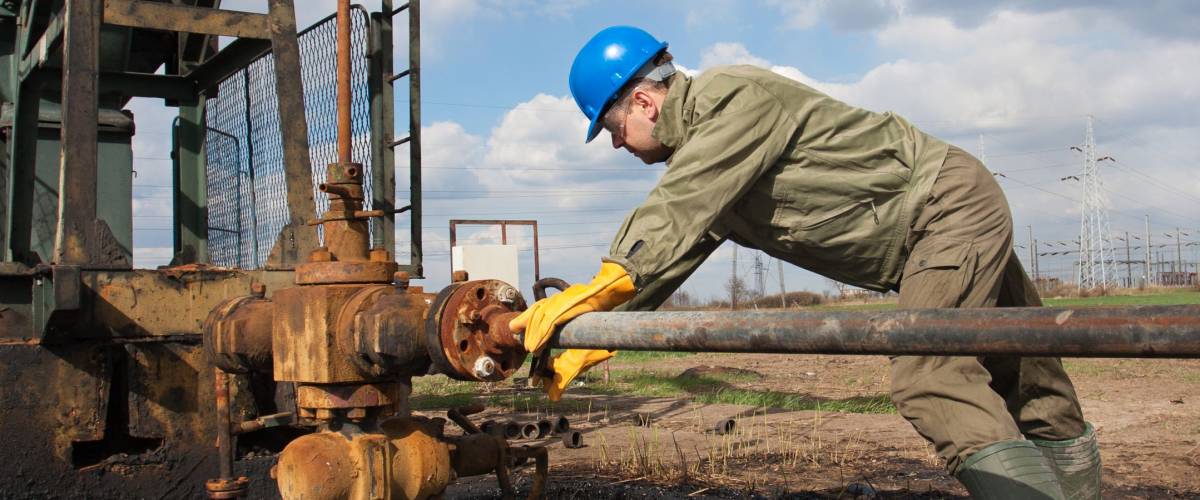 Oil worker check oil pump