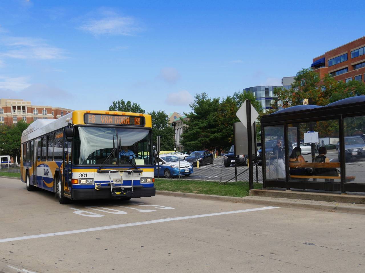 Alexandria, VA commuter bus