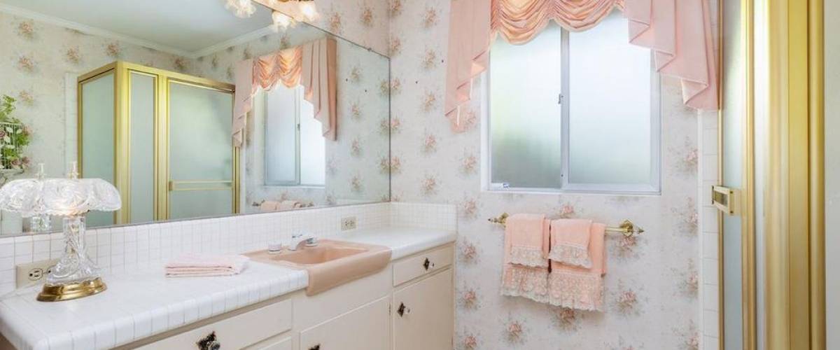 A bathroom in the home in Studio City, California, that was used as the 'Brady Bunch' house