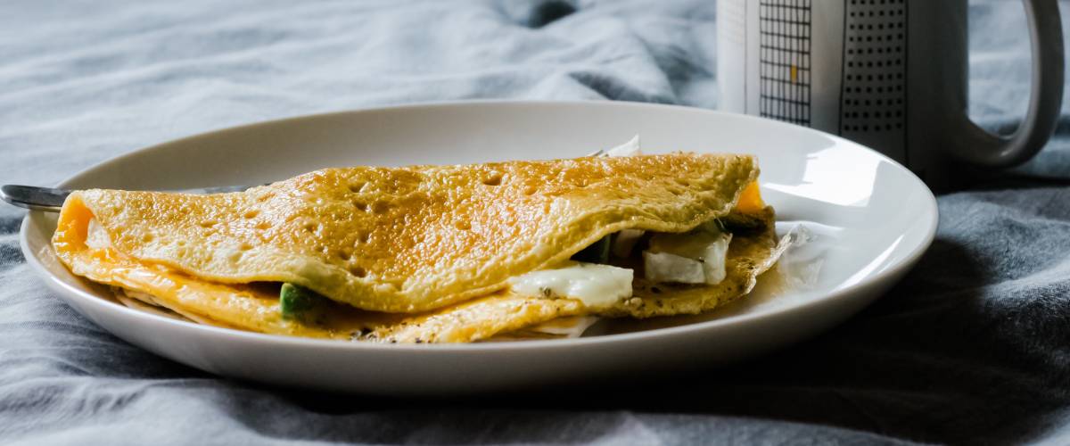 An omelette and a cup of tea.
