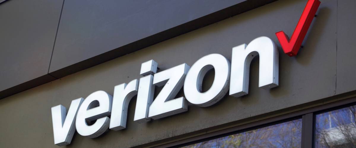 Verizon store signage day exterior