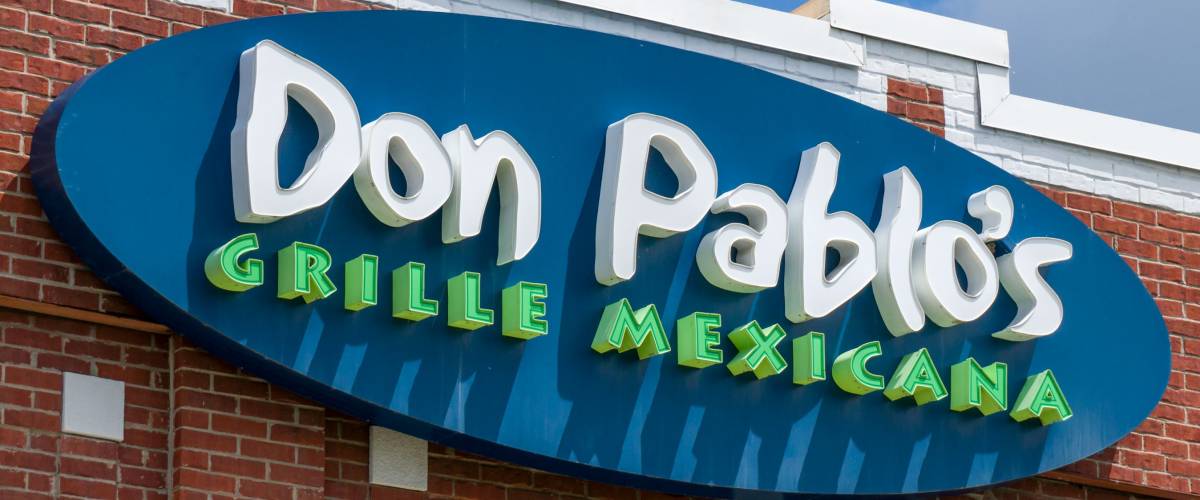 EDEN PRAIRIE, MN/USA - MAY 29, 2016: Don Pablo's restaurant exterior and sign. Don Pabloâ??s is a chain of Tex-Mex restaurants.