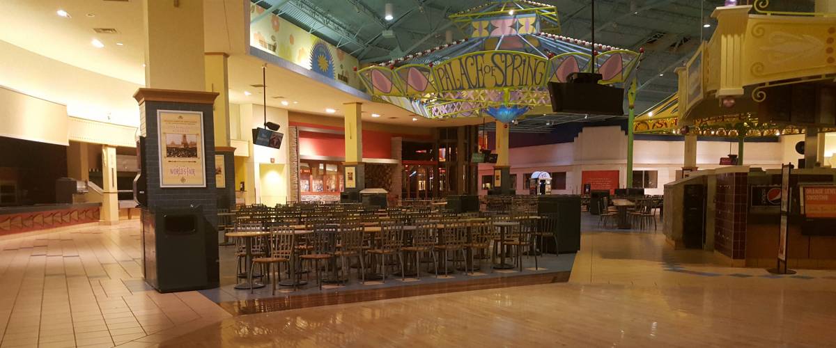 St Louis Outlet Mall Hazelwood, MO Dec 2016