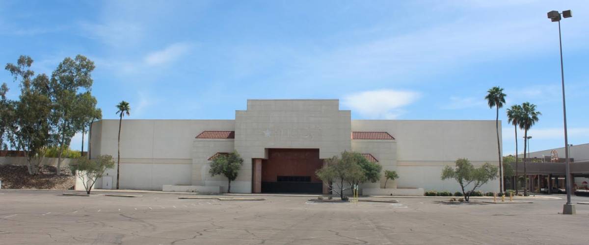 Macy's closed at Fiesta Mall in 2014. Photo taken April 2017.