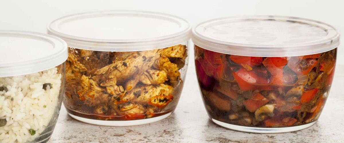 stir fry dinner meal or leftovers stored in glass containers