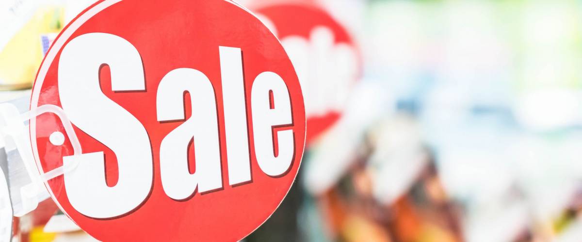 supermarket discount sign with copy space