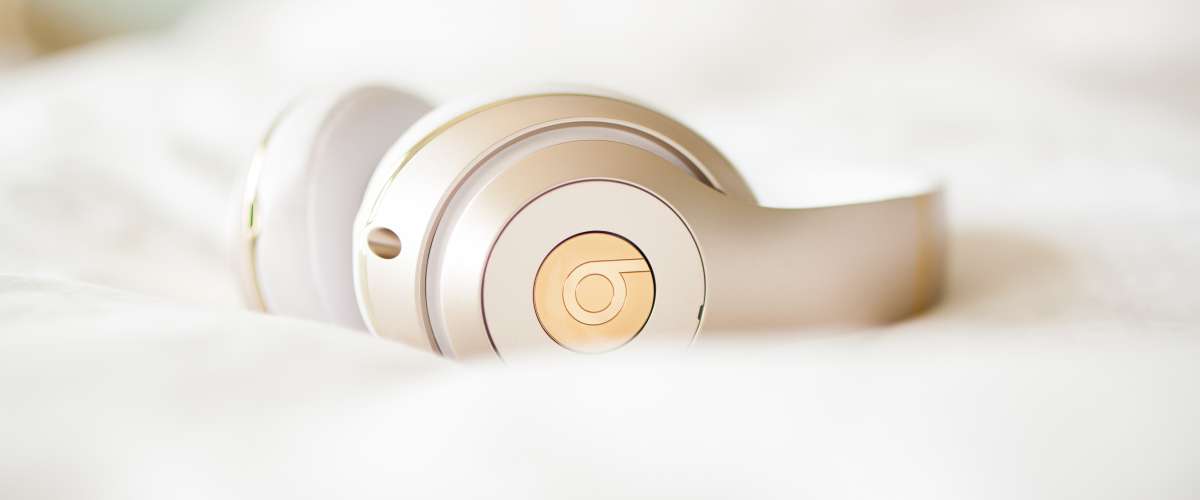 white and gold beats headphones