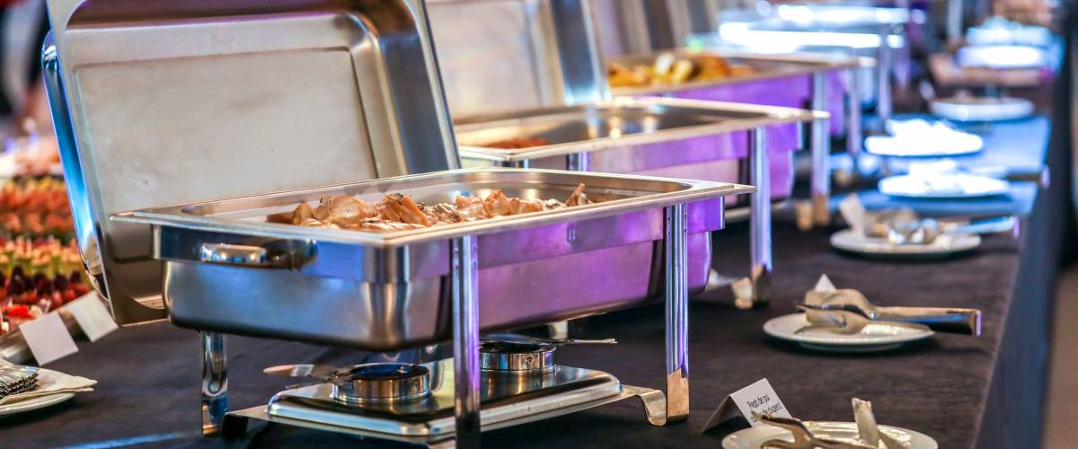 Chafing dish with food