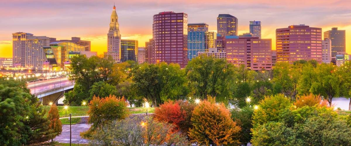 Hartford, Connecticut, USA downtown skyline.
