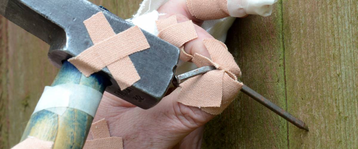 hammer nail thumb injury