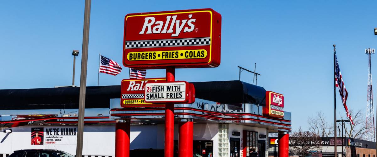 Kokomo - Circa March 2018: Local Rally's Drive Thru fast food restaurant. Rally's is the sister of Checkers II