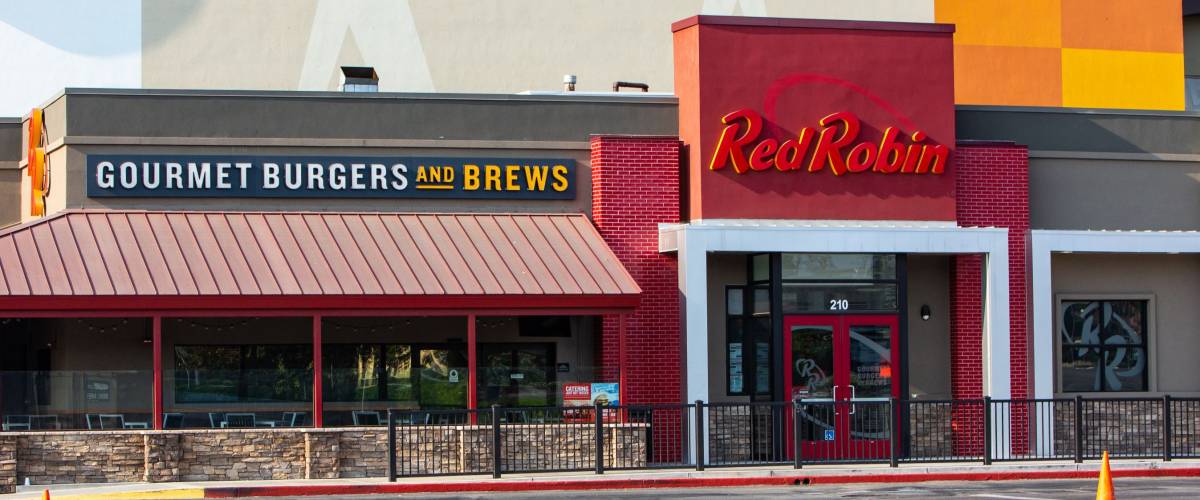 Northridge, CA/USA. July 27,2018. Red Robin restaurant exterior and logo. Red Robin is an American chain of casual dining restaurants.