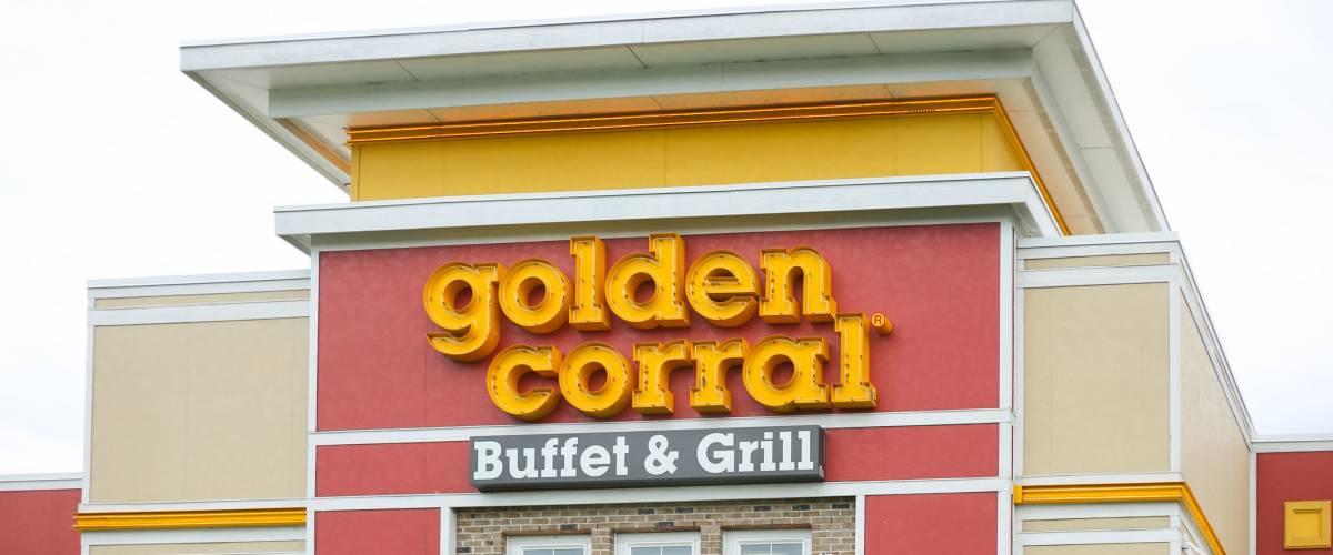 Exterior of Golden Corral Buffet and Grill restaurant location.