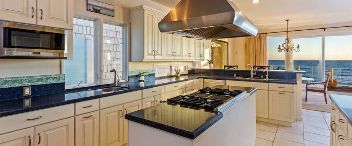 The kitchen in the Malibu home recently sold by Barry Williams of The Brady Bunch