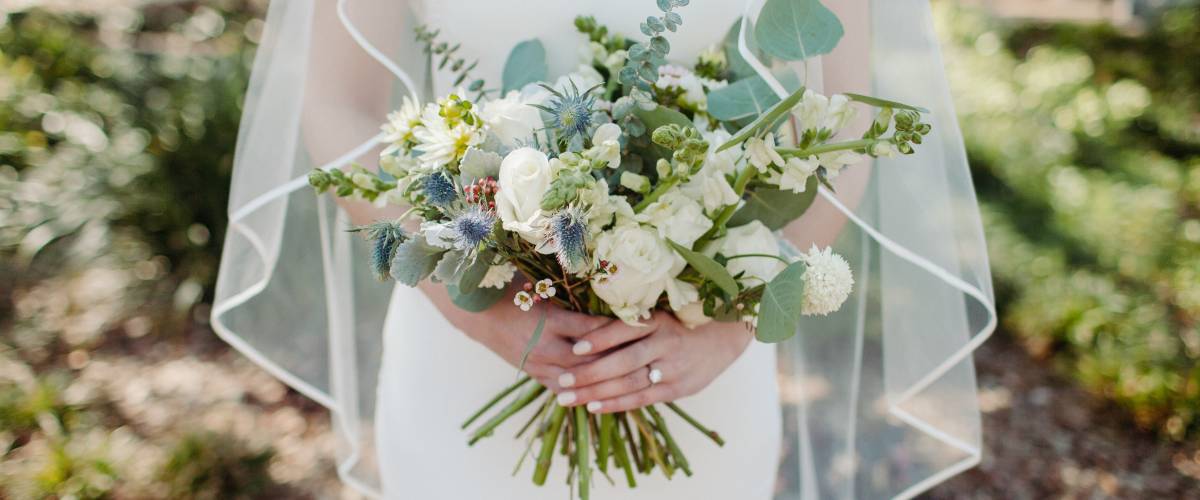 Woman holding her flowers getting ready to walk down aisle