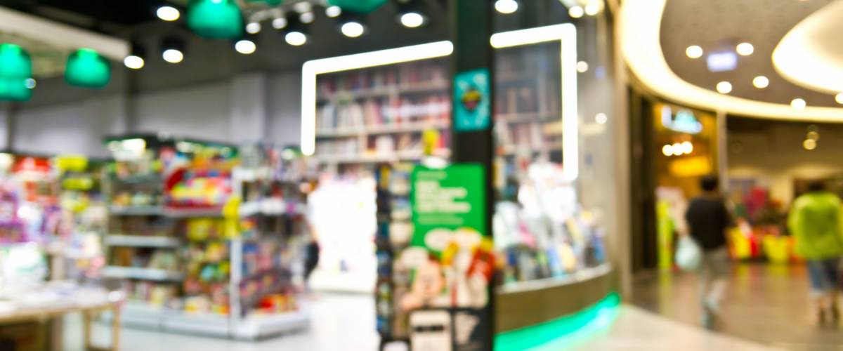 Blurred shopping mall : Book store and gift shop