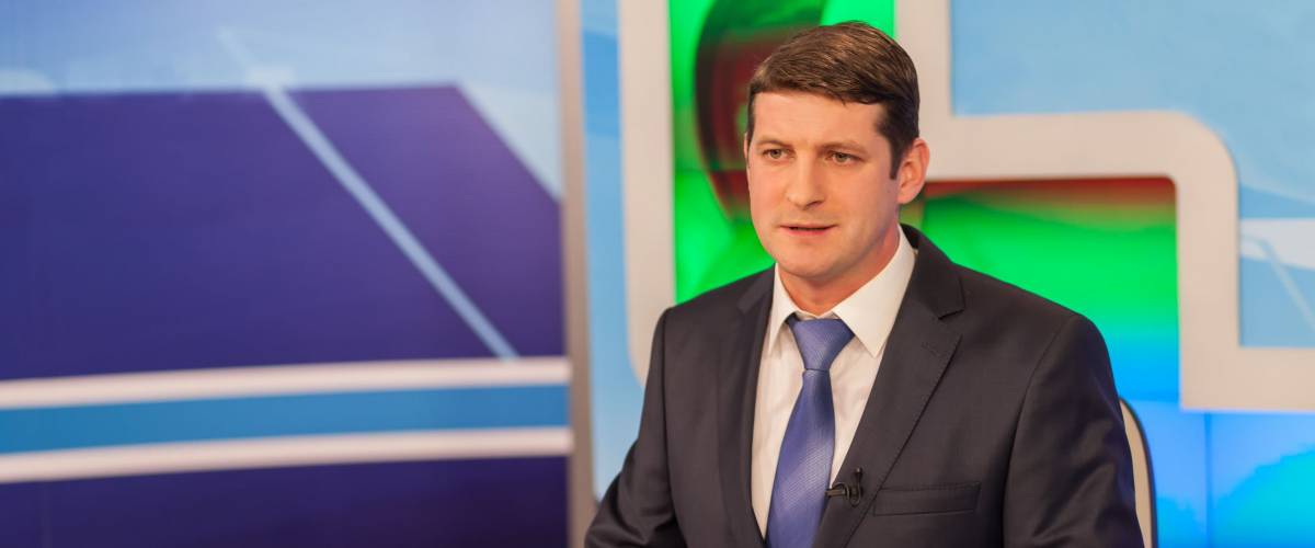 Male anchorman in tv studio. Live broadcasting