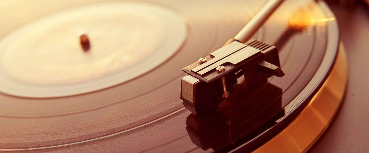 Turntable vinyl record player