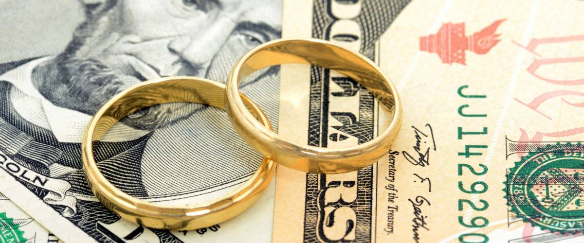 Two wedding rings and money