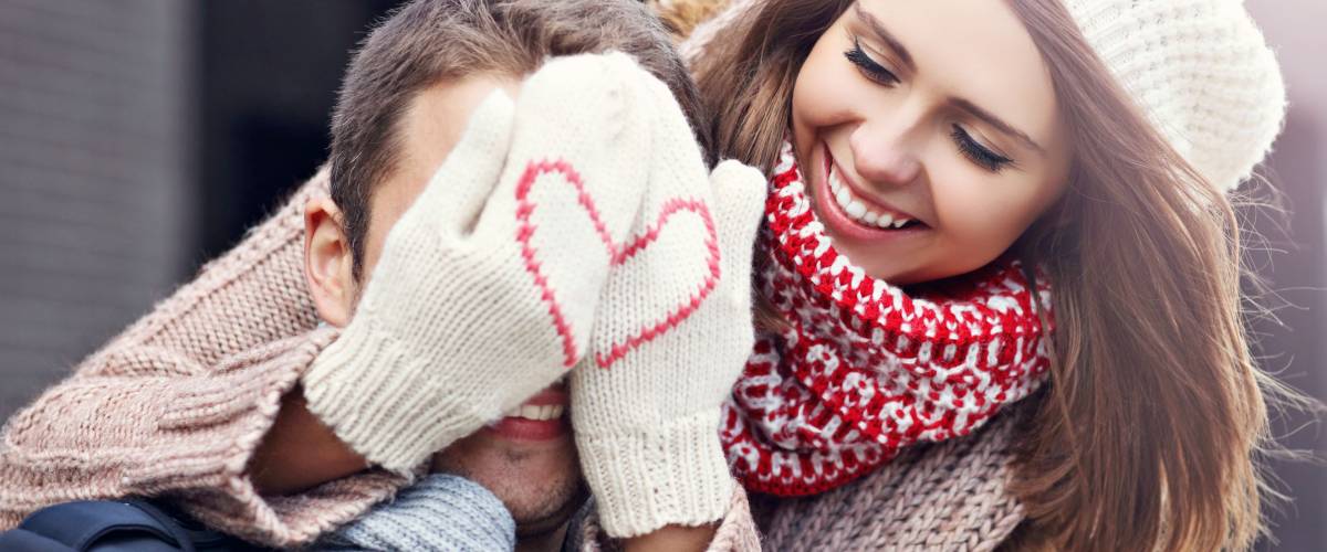 Picture showing young couple with flowers dating in the city