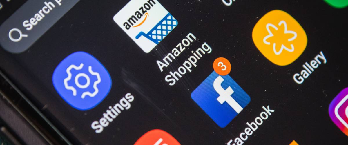 Amazon and Facebook icons on a phone screen