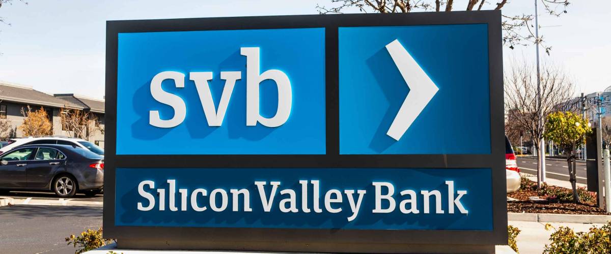Jan 31, 2020 Santa Clara / CA / USA - Silicon Valley Bank logo at their headquarters and branch