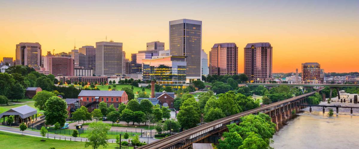 Richmond, Virginia, USA downtown skyline.