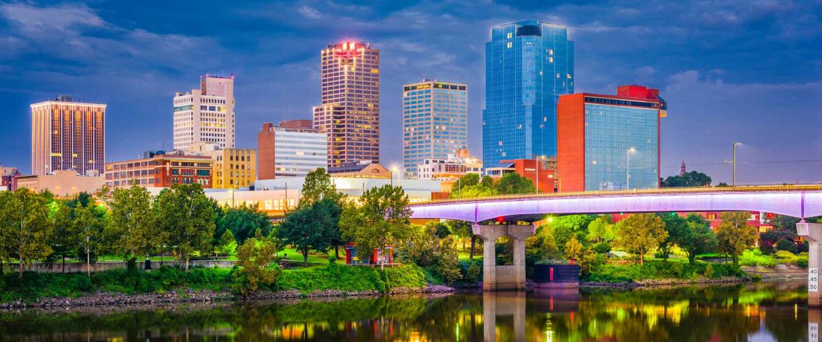 Little Rock, Arkansas, USA skyline on the river at twilight.