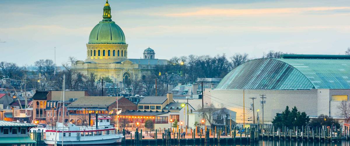 Annapolis, Maryland, USA town skyline at Chesapeake Bay with the United States Naval Academy Chapel dome.