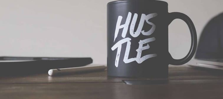 Coffee mug with 'Hustle' on it