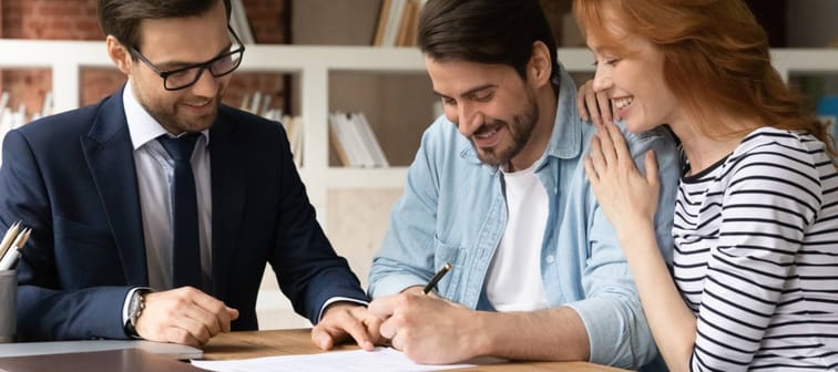 Couple with mortgage broker.