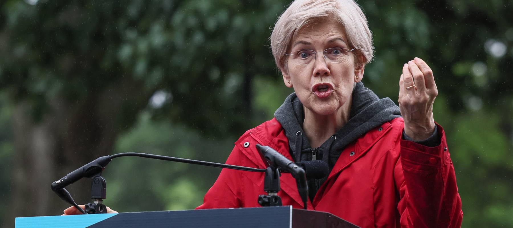 Senator Warren blasts the Education Department after a massive stockpile of student loan complaints comes to light.